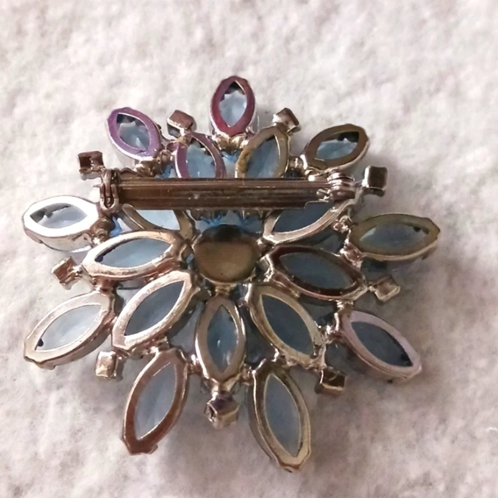 Blue Rhinestone Flower Brooch - Picture 5 of 6